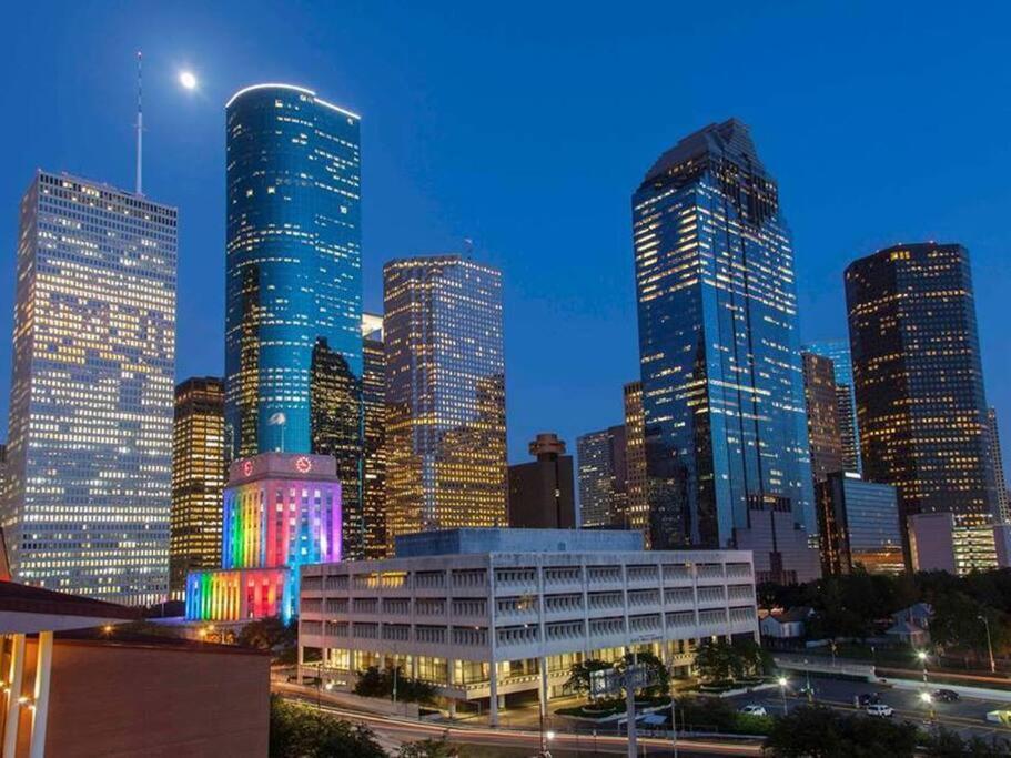Beautiful/Spacious 2 Bedroom Houston Near Galleria المظهر الخارجي الصورة