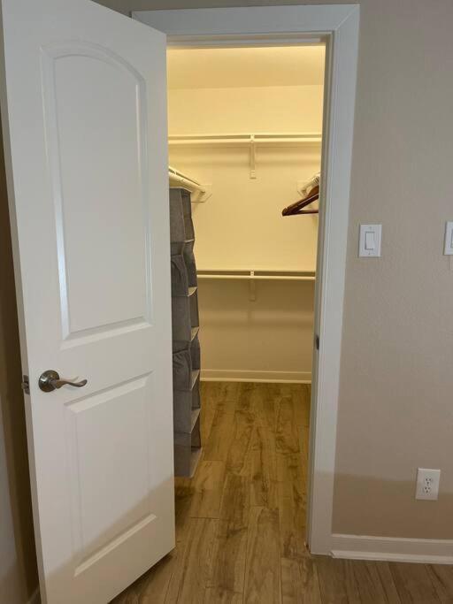Beautiful/Spacious 2 Bedroom Houston Near Galleria المظهر الخارجي الصورة
