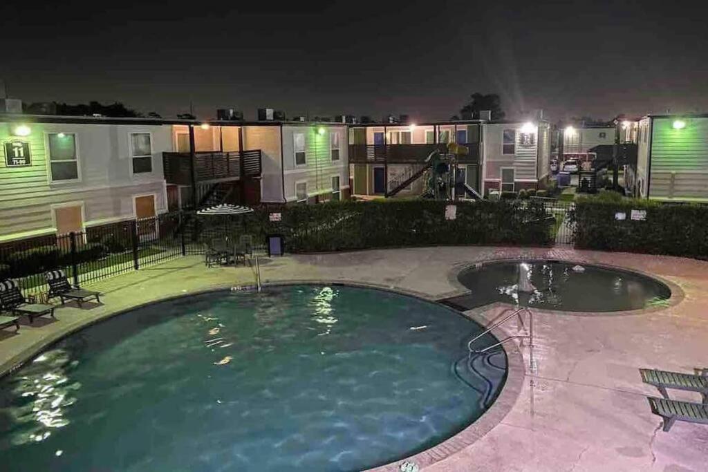 Beautiful/Spacious 2 Bedroom Houston Near Galleria المظهر الخارجي الصورة