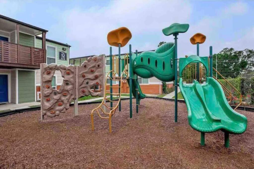 Beautiful/Spacious 2 Bedroom Houston Near Galleria المظهر الخارجي الصورة