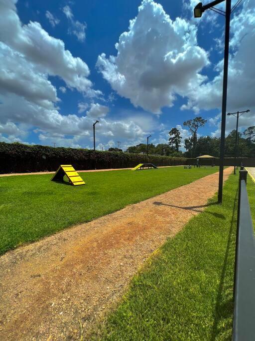 Beautiful/Spacious 2 Bedroom Houston Near Galleria المظهر الخارجي الصورة