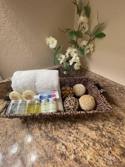 Beautiful/Spacious 2 Bedroom Houston Near Galleria المظهر الخارجي الصورة